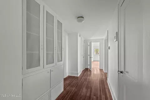 Entry Way - 1320 Greymont Ave, Jackson, MS 39202 photo 4 of 5