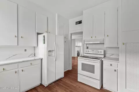 Kitchen - 1320 Greymont Ave, Jackson, MS 39202 photo 1 of 2