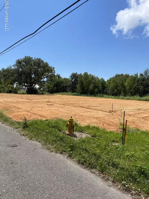 215 Demetz Ave, Pass Christian, MS 39571