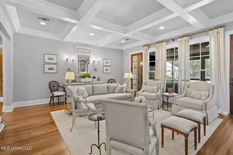 Living - 103 Cherry Laurel Ct, Ridgeland, MS 39157 photo 2 of 3