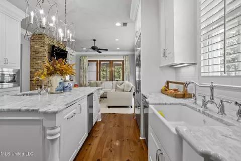 Kitchen - 103 Cherry Laurel Ct, Ridgeland, MS 39157 photo 5 of 8