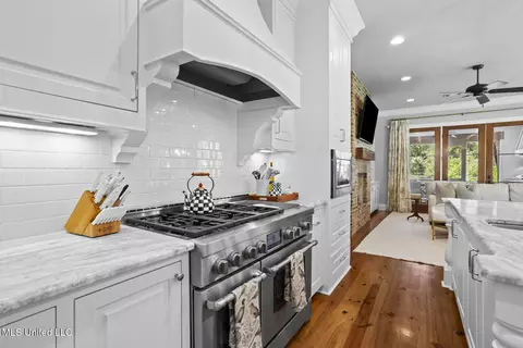 Kitchen - 103 Cherry Laurel Ct, Ridgeland, MS 39157 photo 4 of 8