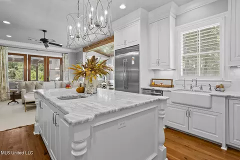 Kitchen - 103 Cherry Laurel Ct, Ridgeland, MS 39157 photo 3 of 8