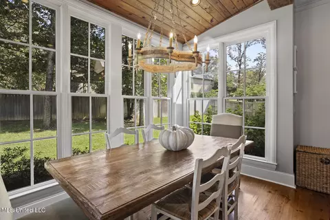 Dining - 103 Cherry Laurel Ct, Ridgeland, MS 39157 photo 2 of 3