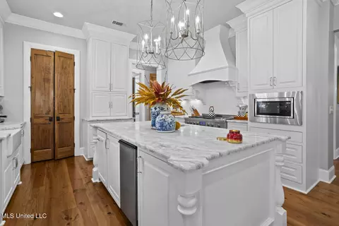Kitchen - 103 Cherry Laurel Ct, Ridgeland, MS 39157 photo 2 of 8