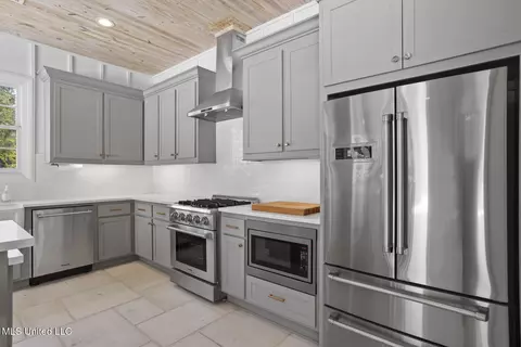 Kitchen - 103 Cherry Laurel Ct, Ridgeland, MS 39157 photo 8 of 8