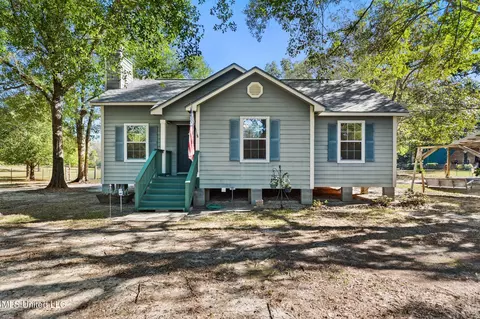 32 Bob Tail Trl, Picayune, MS 39466