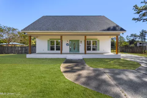 16916 Long Leaf Dr, Vancleave, MS 39565