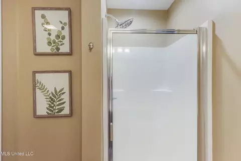 Bath - 451 Pinecrest Cir, Long Beach, MS 39560 photo 2 of 3