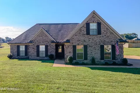 310 Rocky Creek Dr, Senatobia, MS 38668