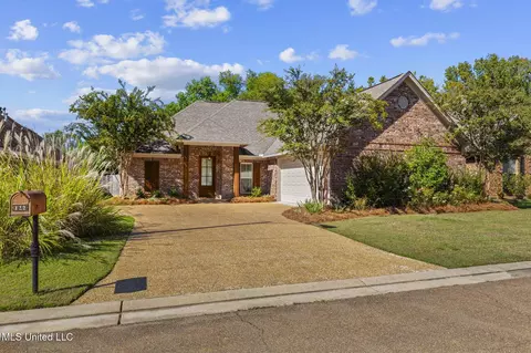 122 Meadowcreek Dr, Brandon, MS 39042