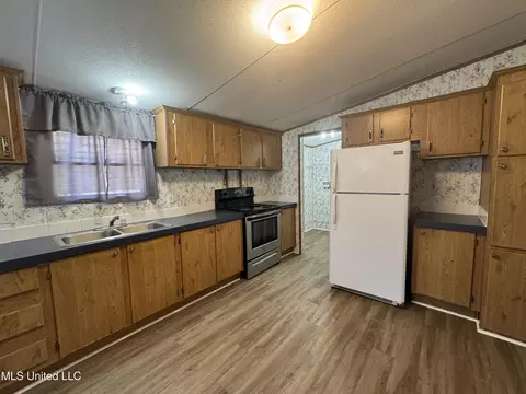Kitchen - 124 Ida Miller Rd, Lucedale, MS 39452 photo 3 of 4