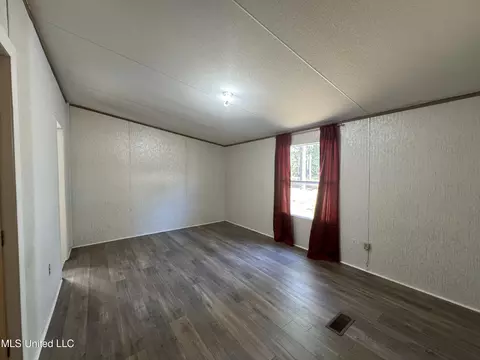 Living - 124 Ida Miller Rd, Lucedale, MS 39452 photo 3 of 6