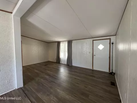 Living - 124 Ida Miller Rd, Lucedale, MS 39452 photo 2 of 6