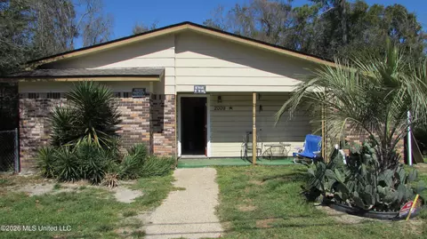 2009 North St, Gulfport, MS 39507