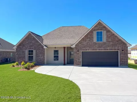 12141 Walker Rd, Ocean Springs, MS 39564