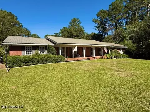 621 NW Magnolia Ave, Magee, MS 39111