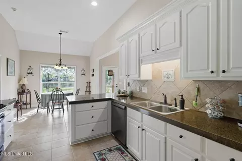 Kitchen - 125 Memory Ln, Madison, MS 39110 photo 4 of 4