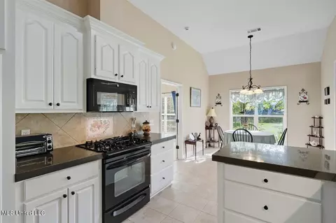Kitchen - 125 Memory Ln, Madison, MS 39110 photo 3 of 4