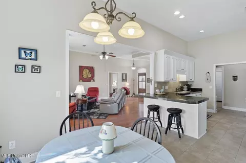 Dining - 125 Memory Ln, Madison, MS 39110 photo 2 of 4