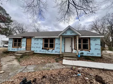 204 Deaton St, Batesville, MS 38606