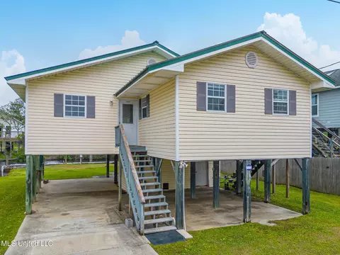 5040 Georgia St, Bay Saint Louis, MS 39520
