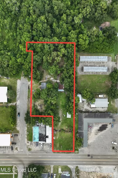 1918 Pass Rd, Gulfport, MS 39501