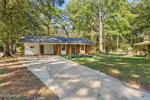 206 5 Gordon Dr, Batesville, MS 38606