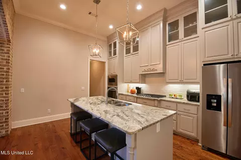 Kitchen - 249 Grayhawk Dr, Madison, MS 39110 photo 3 of 5