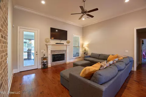 Living - 249 Grayhawk Dr, Madison, MS 39110 photo 2 of 2