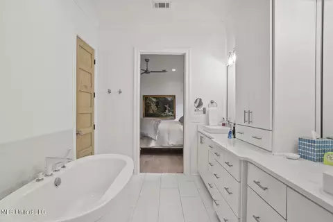 Bath - 159 Harper St, Ridgeland, MS 39157 photo 1 of 2