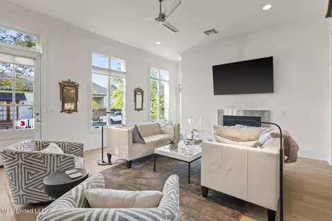 Living - 159 Harper St, Ridgeland, MS 39157 photo 3 of 3