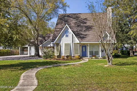 723 Old Spanish Trl, Bay Saint Louis, MS 39520
