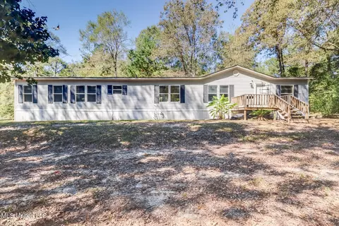 10 Jefferson Rd, Wiggins, MS 39577