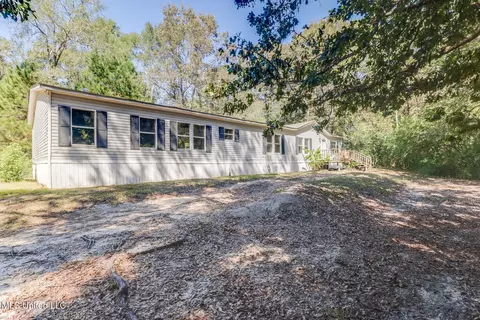 10 Jefferson Rd, Wiggins, MS 39577 photo 2
