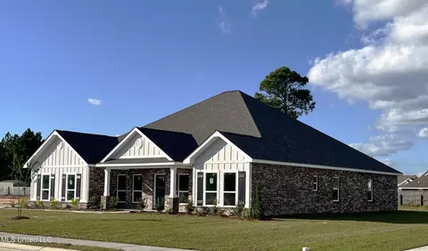6616 Palm Pointe Dr, Ocean Springs, MS 39564