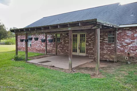 Exterior - 1122 Berthadale Rd, Mccomb, MS 39648 photo 3 of 5