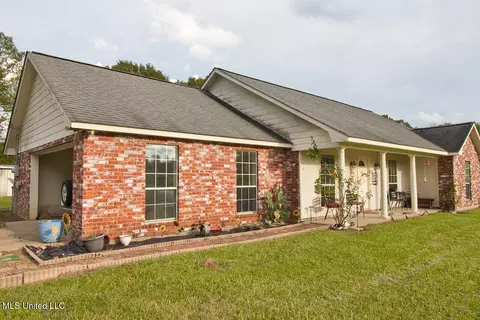 Exterior - 1122 Berthadale Rd, Mccomb, MS 39648 photo 1 of 5