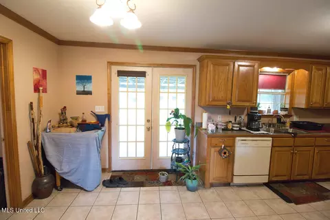 Entry Way - 1122 Berthadale Rd, Mccomb, MS 39648 photo 2 of 3
