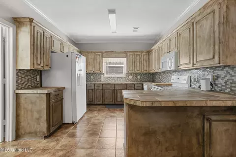 Kitchen - 211 Jacks Pl, Brandon, MS 39047 photo 1 of 4