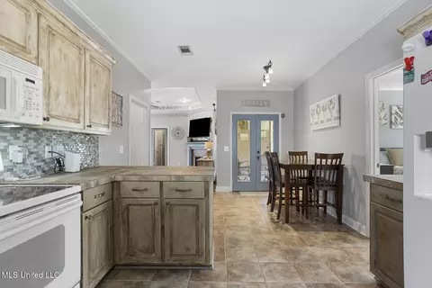 Kitchen - 211 Jacks Pl, Brandon, MS 39047 photo 4 of 4