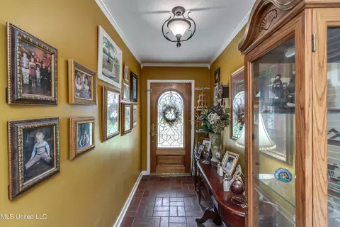 105 Center St, Flora, MS 39071 photo 2