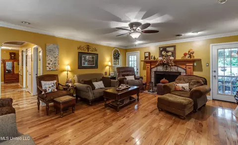105 Center St, Flora, MS 39071 photo 4