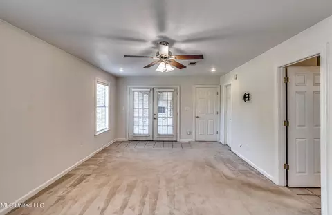 Living - 254 Waldrop Rd, Flora, MS 39071 photo 7 of 7
