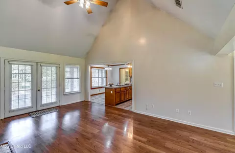 Living - 254 Waldrop Rd, Flora, MS 39071 photo 2 of 7