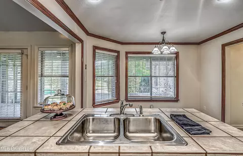 Kitchen - 254 Waldrop Rd, Flora, MS 39071 photo 10 of 11