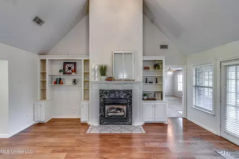 Living - 254 Waldrop Rd, Flora, MS 39071 photo 4 of 7