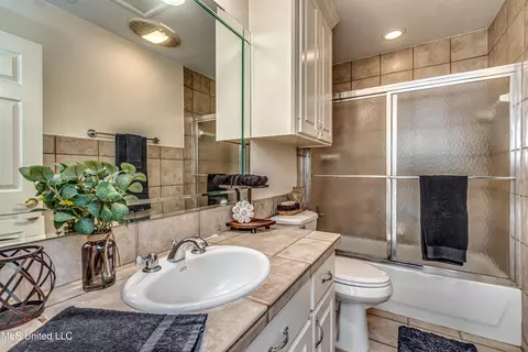 Bath - 254 Waldrop Rd, Flora, MS 39071 photo 1 of 5
