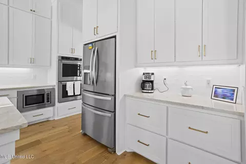 Kitchen - 413 W Oak Cir, Madison, MS 39110 photo 3 of 9