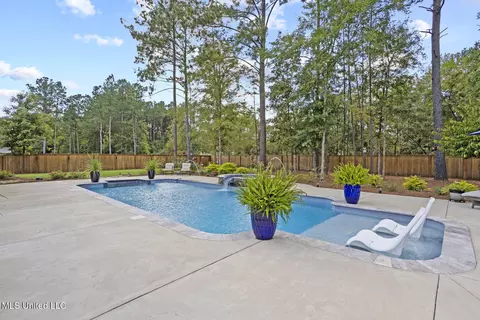 Exterior - 413 W Oak Cir, Madison, MS 39110 photo 5 of 17